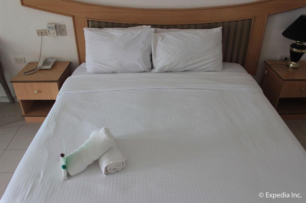 Wild Orchid Beach Resort Olongapo Exteriér fotografie